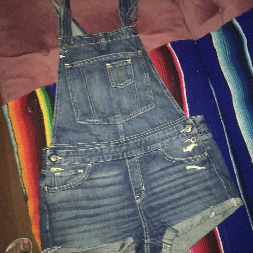 HOLLiSTeR OVEraLLz😍